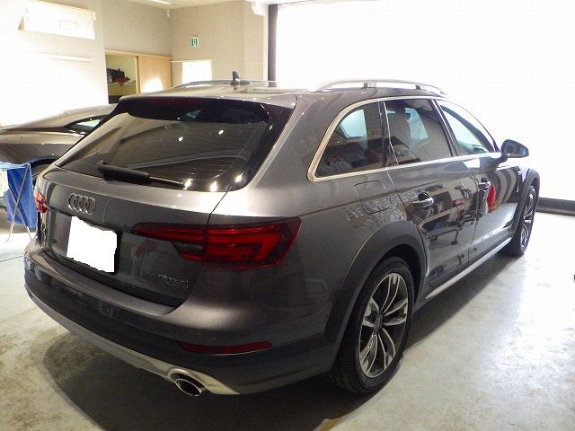 Audi　アウディ　A4オールロードクワトロ　２.０　4WD（3AA-8WDDWA）